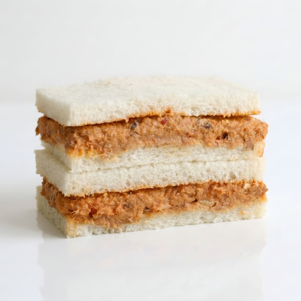 Sándwich de salsa japonesa y huevo duro