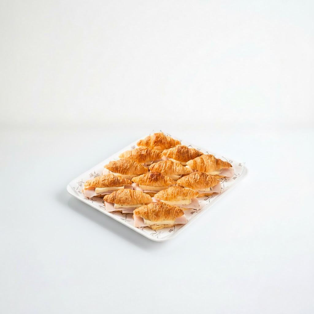 Bandeja de mini croissants rellenos variados